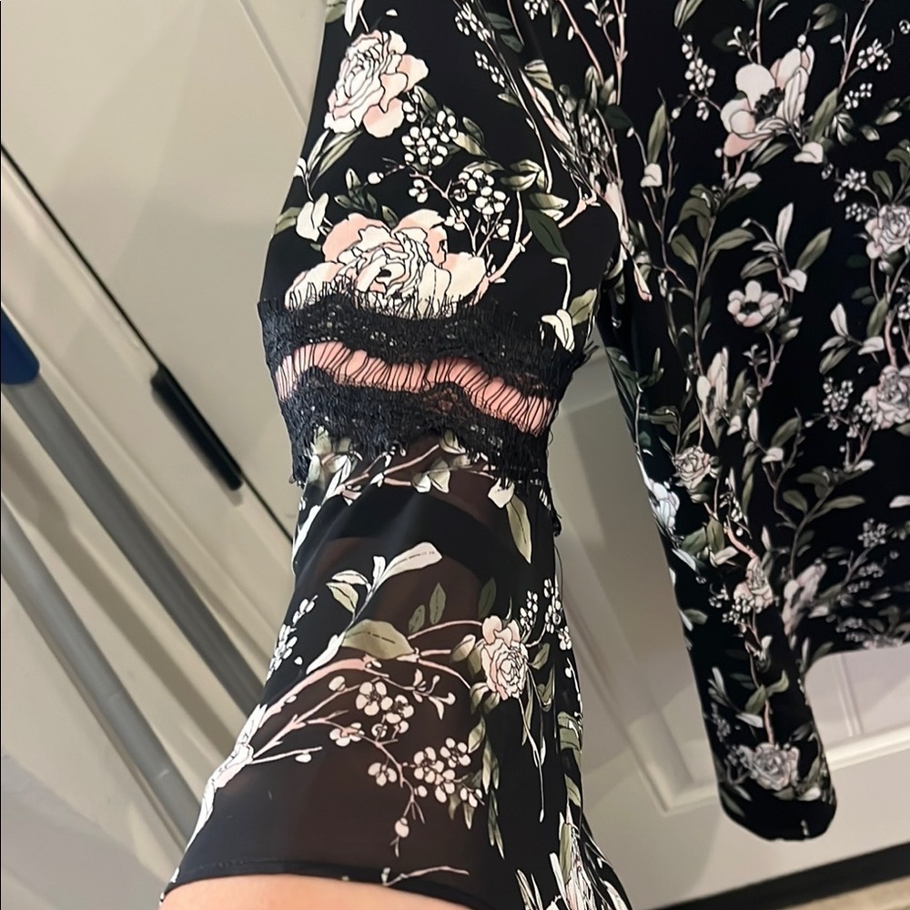 Alfani Large Graphic Floral flowy Flutter Sleeve BOHO Blouse in Black - Picture 5 of 8